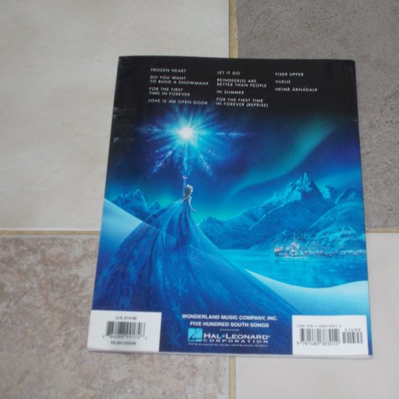 Collectable, "Frozen" easy piano, soft cover 71 pages - Picture 2 of 5